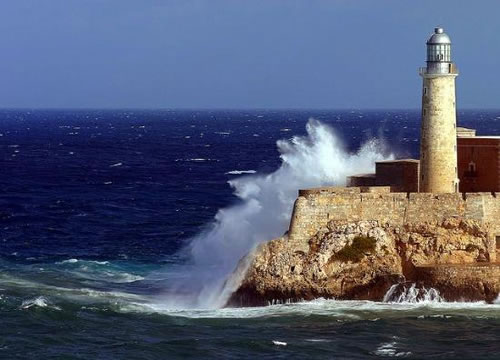 cuba-attractions-castillo-de-los-tres-reyes-del-morro